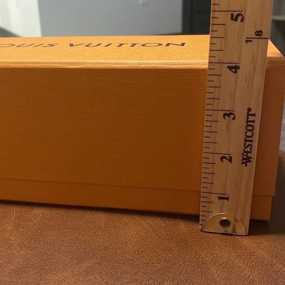 Louis Vuitton Box with Magnetic Closure - Picture 9 of 9